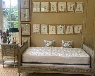 Great French daybed , needle point floral rug, French end table , month botanical set 🌸 