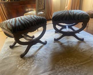 Chic pair of stools, fantastic contemporary rug in silver