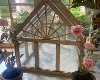 Adorable miniature hot house🌼