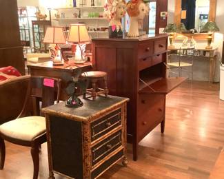 Chest / Desk with drop down