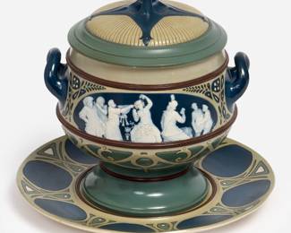 253. V&B Mettlach Tureen with Underplate (ca. 1904-05)