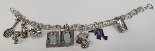 806 - Vintage charm bracelet
