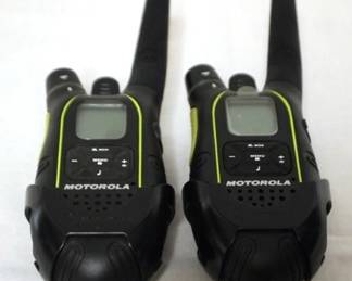 288 - 2 Motorola Walkie-Talkies You are buying a used as-is electric/electronic item. We do not guarantee all components are present and if it's not expressly stated, it is untested.
