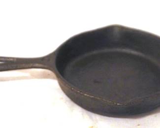 214 - Griswold #0 Cast Iron Pan - 7"

