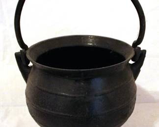 262 - Cast Iron Pot - 8 x 8

