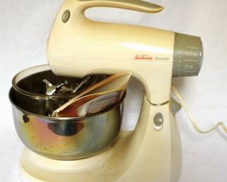 353 - Vintage Sunbeam Mixmaster Mixer 15 x 14 x 10 You are buying a used as-is electric/electronic item. We do not guarantee all components are present and if it's not expressly stated, it is untested.
