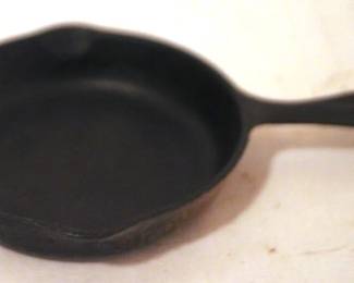 219 - Griswold #0 Cast Iron Pan - 7"
