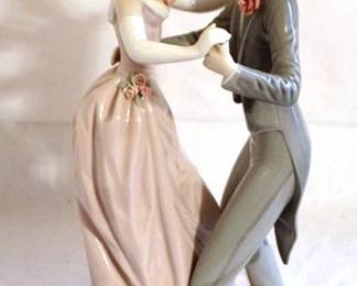 162 - Lladro Man/ Woman Dancing 12.5" Figurine
