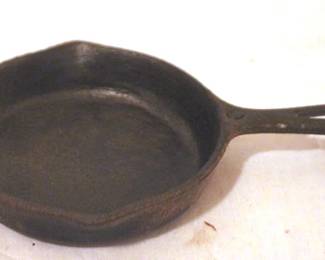 213 - Griswold #0 Cast Iron Pan - 7"
