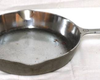 297 - Griswold #8 Cast Iron Frying Pan - 15.5"

