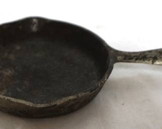 349 - Griswold #0 Cast Iron Pan - 7"
