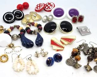 791 - Lot of Assorted Pierced Earrings the red gem ones are clip ons
