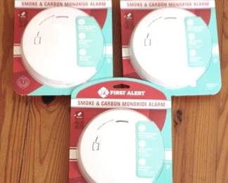 53 - First Alert Smoke & Carbon Monoxide Alarms, qty 3 new in package You are buying a used as-is electric/electronic item. We do not guarantee all components are present and if it's not expressly stated, it is untested.54 - Hand Painted Nail Keg w/ cushioned top 13 x 20
