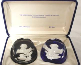 364 - 2 Cameos in Crystal, the Franklin Mint
