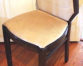 592 - Vintage Vanity Chair - 16 x 16 x 29.5
