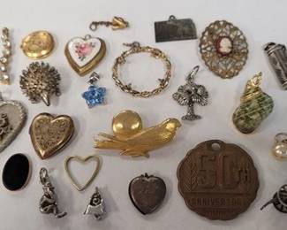 816 - Assorted vintage pins
