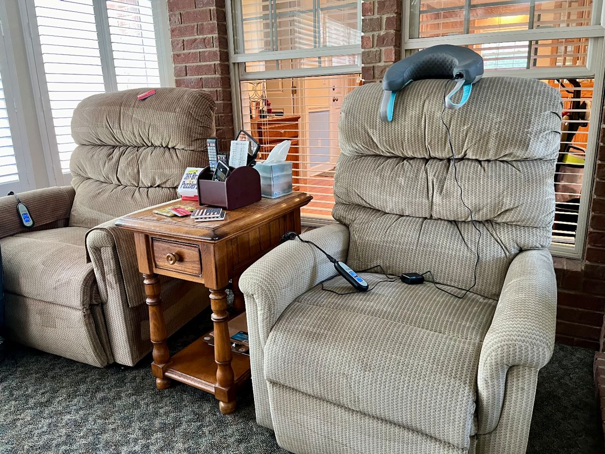 Freshly cleaned - working Ultra Comfort America Lift Chair 