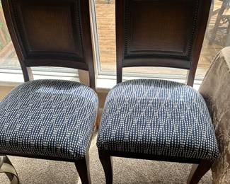 Set of four nice dining room chairs