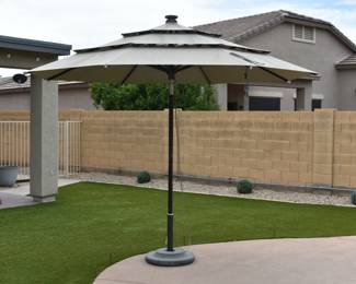 Sunbrella Patio Umbrella w/ Lights