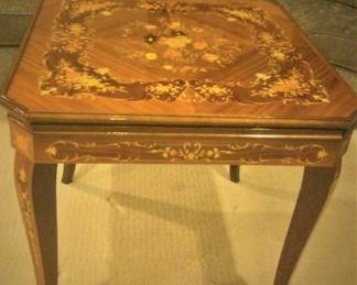 1950s Detailed Vintage Gaming Table with Detachable Flip Top for Checkers, Backgammon, Chess
