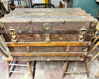 Wooden trunk, a.k.a. treasure chest