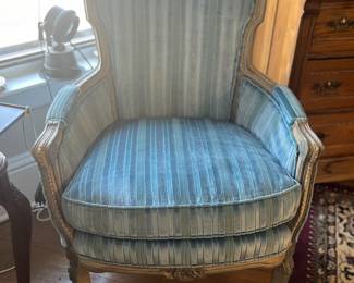 The other chair, both in extremely nice condition