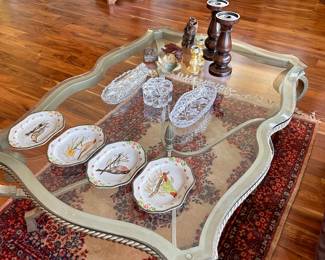 Coffee table with scolled legs & glass top.