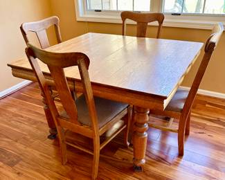 Oak dining table with SIX leaves & 4 chairs, extends to 14 ft.