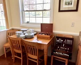 Antique oak baker's table with front and side drawers & 4 chairs.