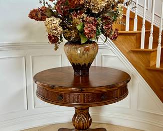 Ethan Allen around Entry/Foyer Table 