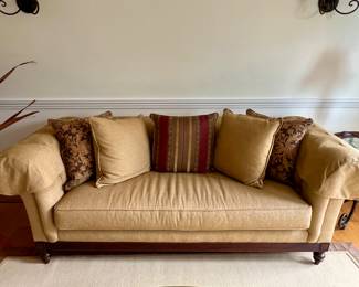 Ethan Allen Couch 
Excellent Condition 