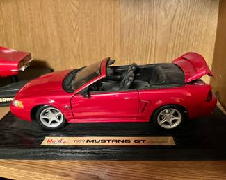 Maisto 2003 Ford Mustang SVT Cobra Convertible 1/18 Diecast Model