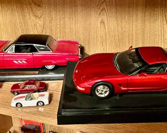 Anson 1963 Ford Thunderbird & Hot Wheels 1:18 Die Cast 1998 Chevrolet Corvette C5 Custom Candy Red
