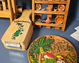 Miniatures & Souvenir Items