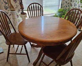 Round Oak Table & Chairs