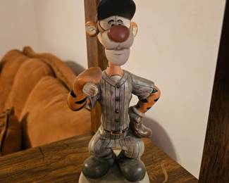 Walt Disney World Tigger Old Time Baseball Player Bobblehead Nodder POOH