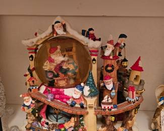 Grandeur Noel Musical Water Globe 2001 Santa Claus North Pole Elf Toys Christmas