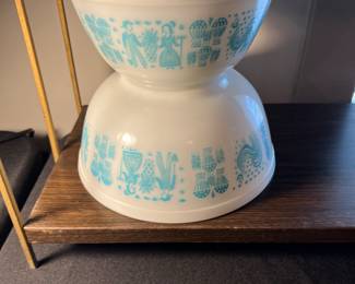 Amish Butterprint Pyrex bowls
