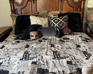 Fancy full size Bed w wrap around footboard 