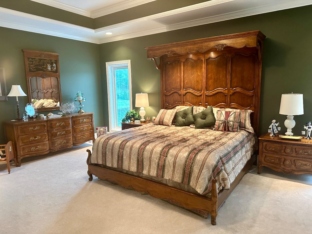 Beautiful Henredon Bedroom Suite