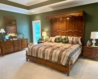 Beautiful Henredon Bedroom Suite