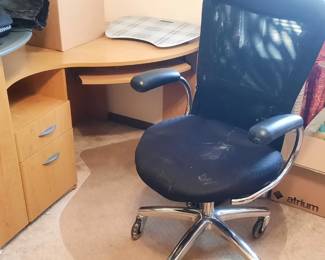 Nice computer desk and chair.