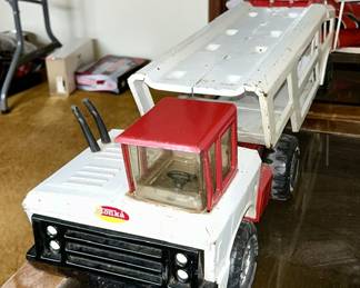 Vintage Tonka car carrier, front view