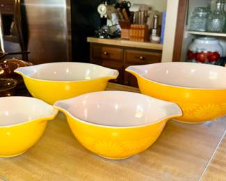 Vintage Pyrex Sunflower nest of 4 Cinderella bowls, 2nd view
