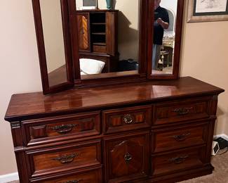Chest with mirror 