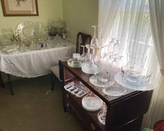 Crystal, decanters, bowls and platters