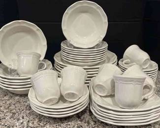 "Brookstone Cottages at Rae's Creek" in Augusta, GA. Closing Mon 4/22 at 8p. Pickup: Wed 4/24 2-6p. Please click here to view more photos, descriptions, and current bids:&nbsp;https://ctbids.com/estate-sale/27828