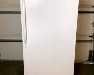 DILA209 Kenmore Standing Freezer Tall upright freezer, has 5 shelves on the inside door. 
