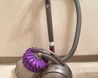 NOBE125 Dyson Cinetic Vacuum Comes with original manual, & a few attachments. In good working order, 

