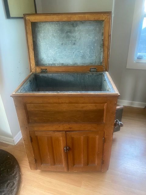 A wonderful piece for someone who collects primitives. Not only does it have a lovely patina, it's in tact and can be used for storage ! Worth coming to look at.